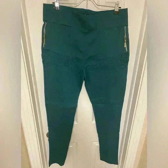 Womens plus size green pants Size 1x🔥 - Picture 5 of 9